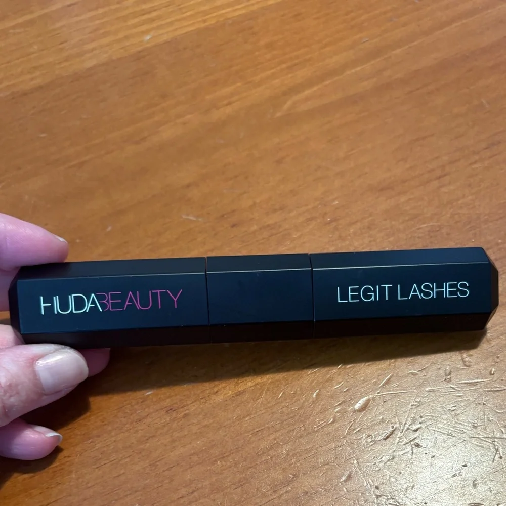 HUDA Beauty Legit Lashes 2-in-1 Mascara